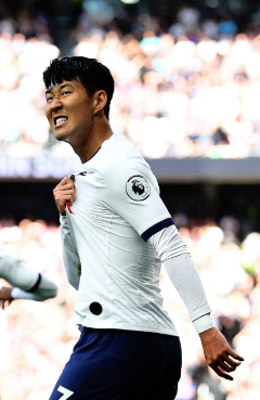 손흥민 선수 사진