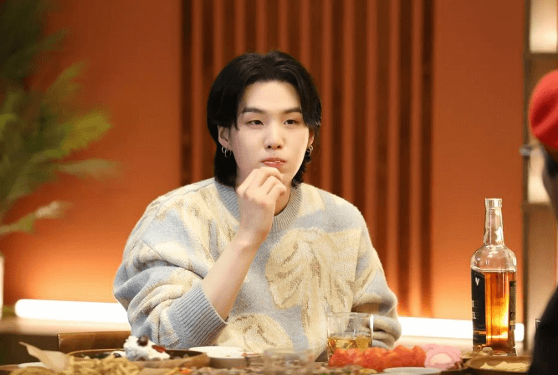 슈가-안주먹고있는-사진