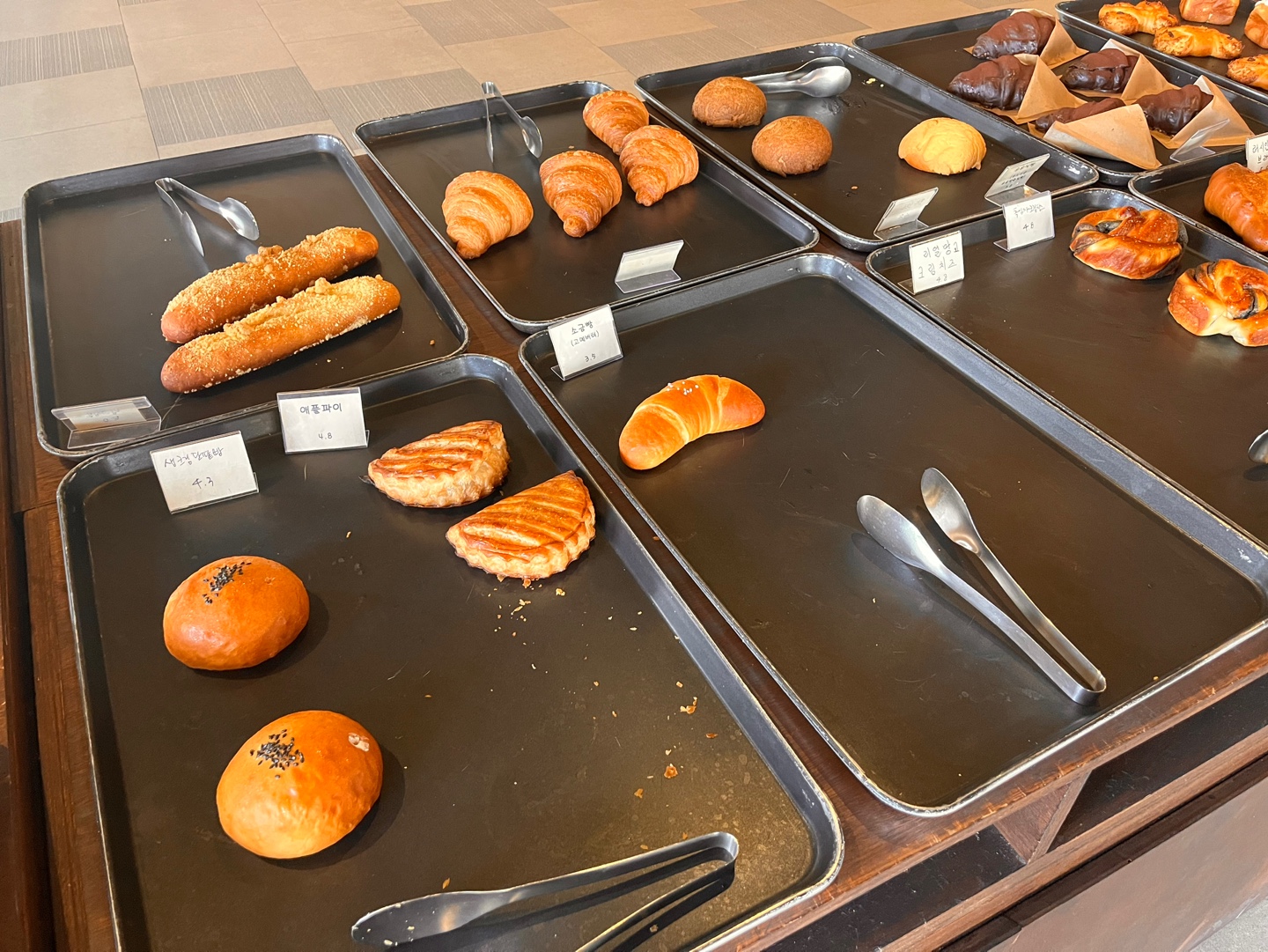 용인 대형 야외정원 베이커리 카페 '언톨드'