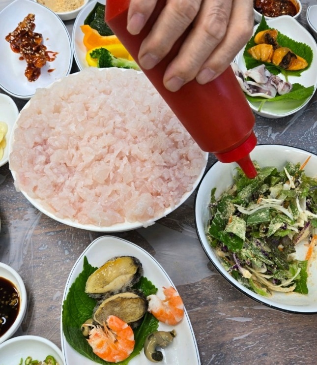 사천-하모샤브샤브-하모회-제일전복횟집