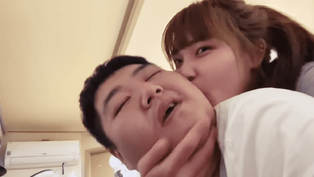 공혁준-볼에-뽀뽀하는-산범