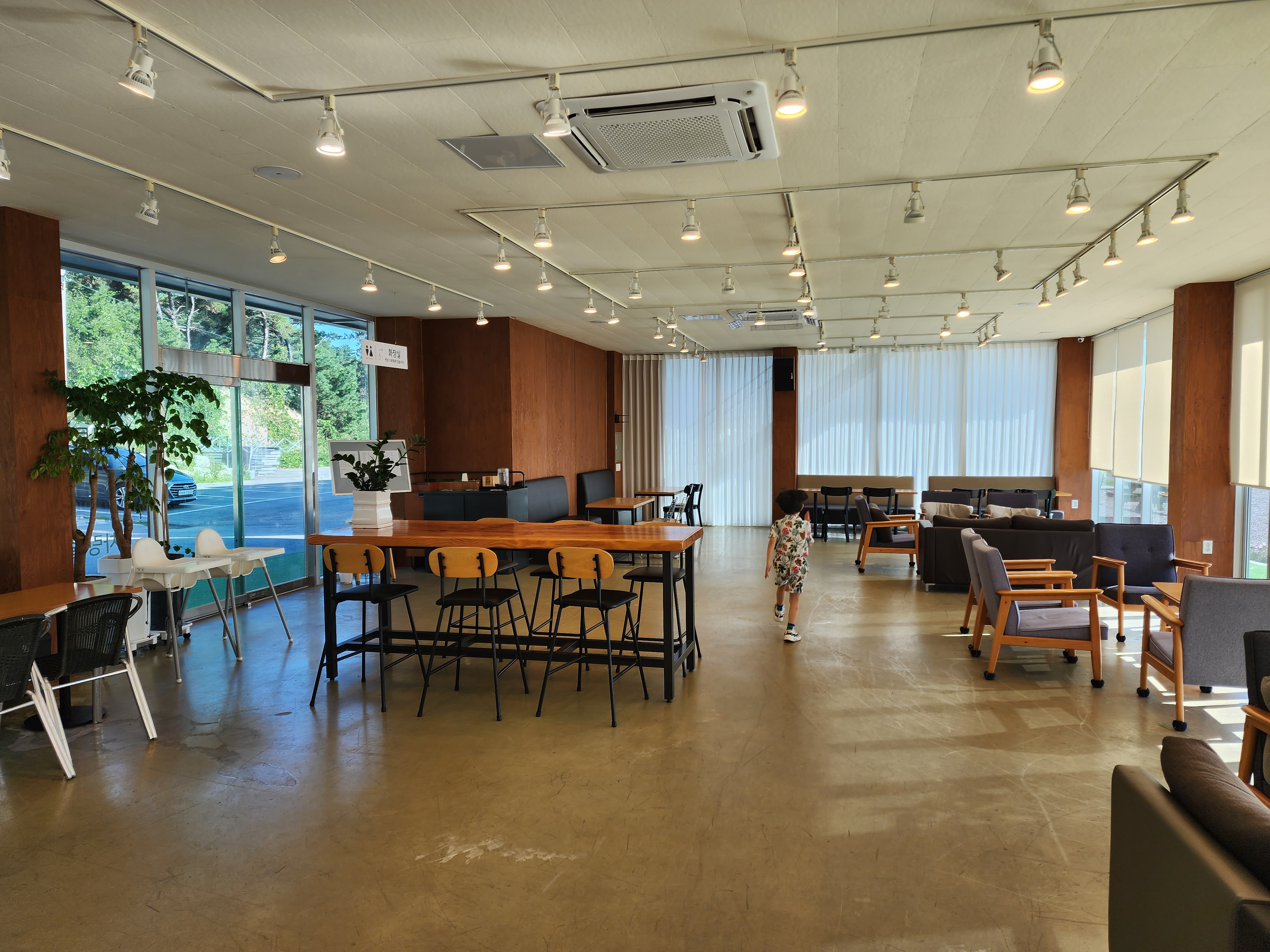 오르트 카페 1층