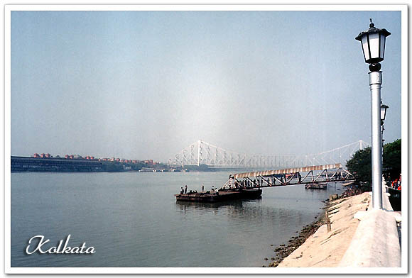 후글리_강변에_위치한_작은공원_밀레니엄파크