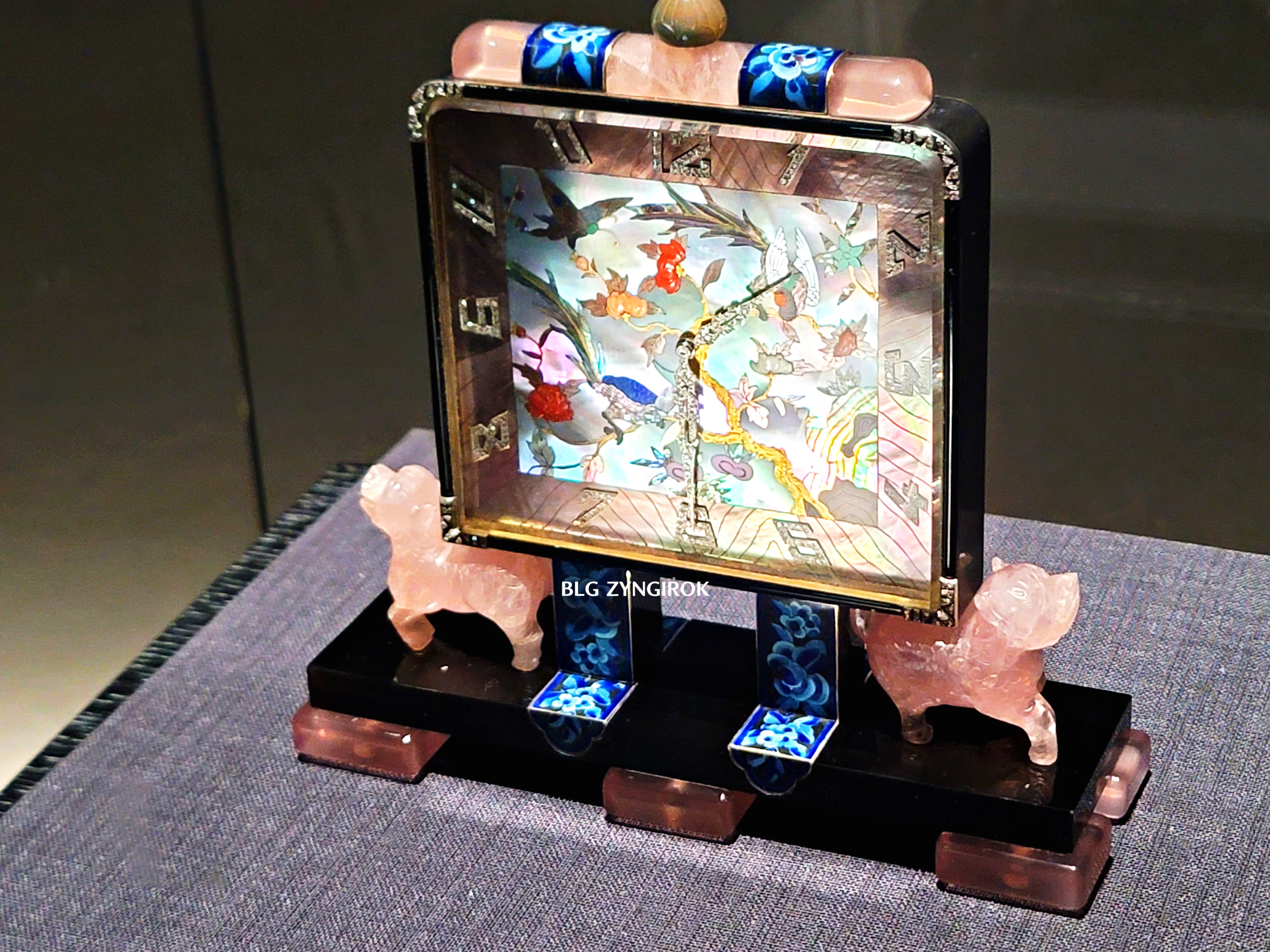 롯데타워 - 롯데뮤지엄 고혹의 보석 매혹의 시간 - 아르데코와 그 이후 전시품 모습이다.