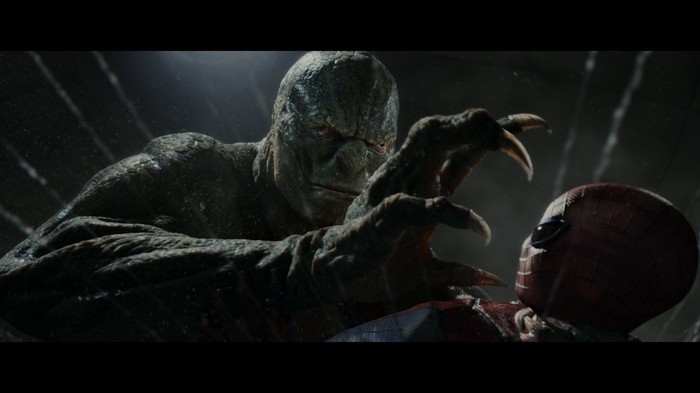 큰 손톱을 들어내는 리자드의 모습