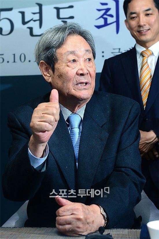 어우홍 감독 별세