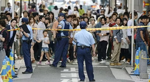 현장을 통제 하고 있는 일본 경찰의 모습