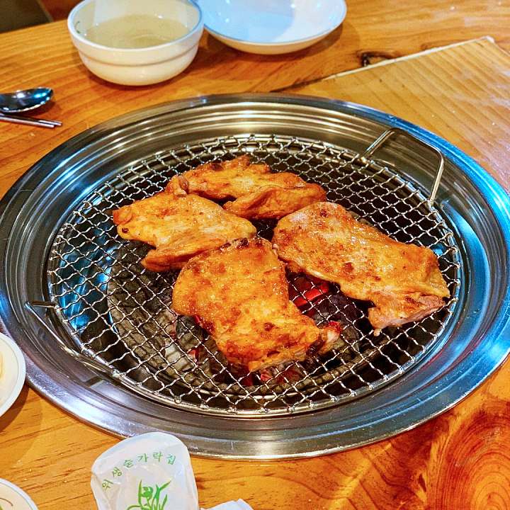 백반기행 박은영 편 숯불 닭갈비 닭목살 닭발 비빔 막국수 묵밥 관악 신림 맛집 소개