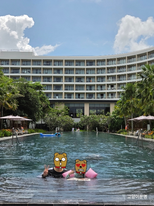 크라운 플라자 리조트 메인 풀