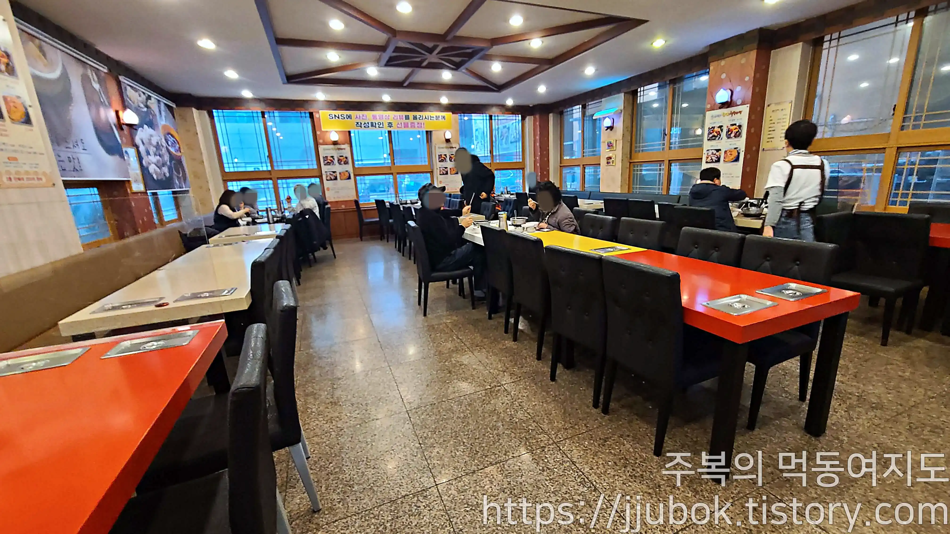 전민규의-황제-누룽지탕-인천점-내부-인테리어-2