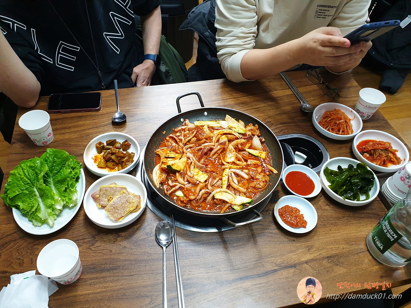 모든 반찬과 오삼불고기 준비 끝