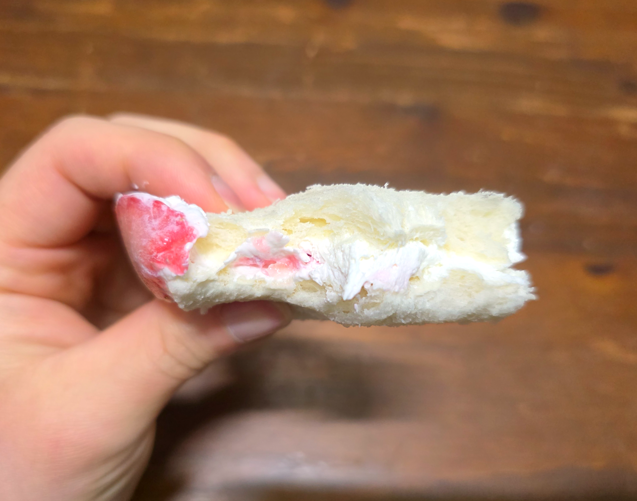 GS25디저트신상맛삼춘딸기샌드