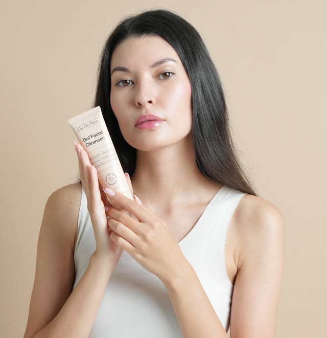 피부 건조증의 정석: 세라마이드로 채우고 오일로 닫는 철벽 보습 가이드