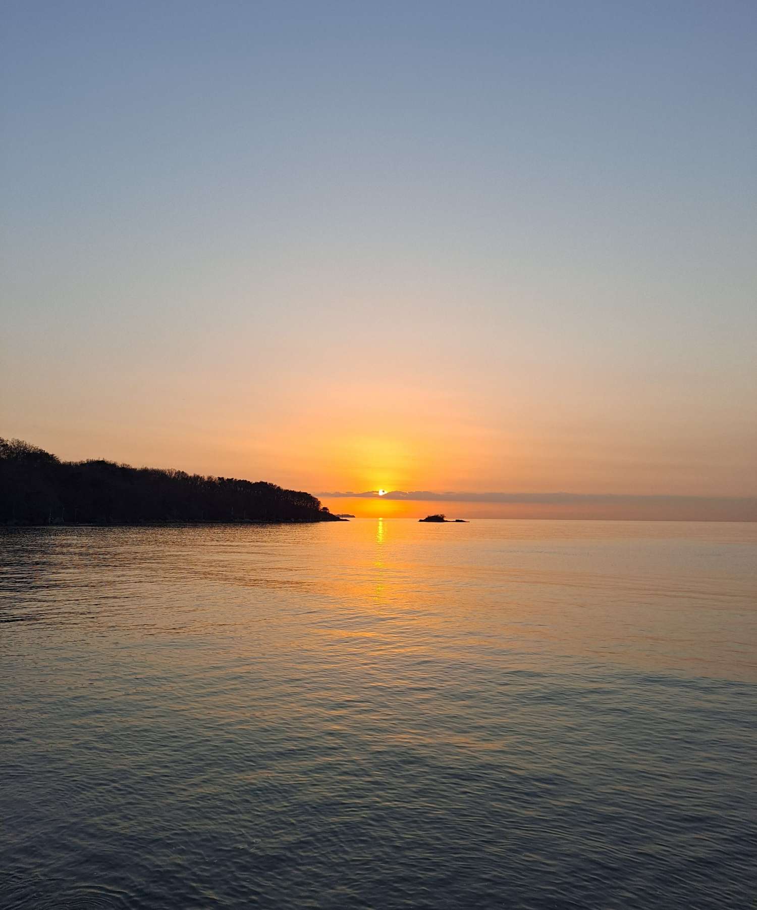 구름속 살짝 들어가는 해