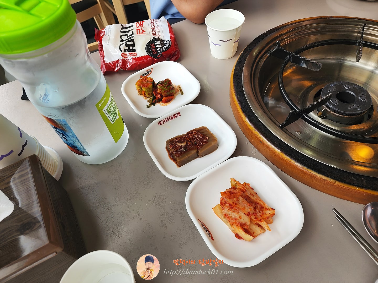 박가부대 반찬과 라면 사리