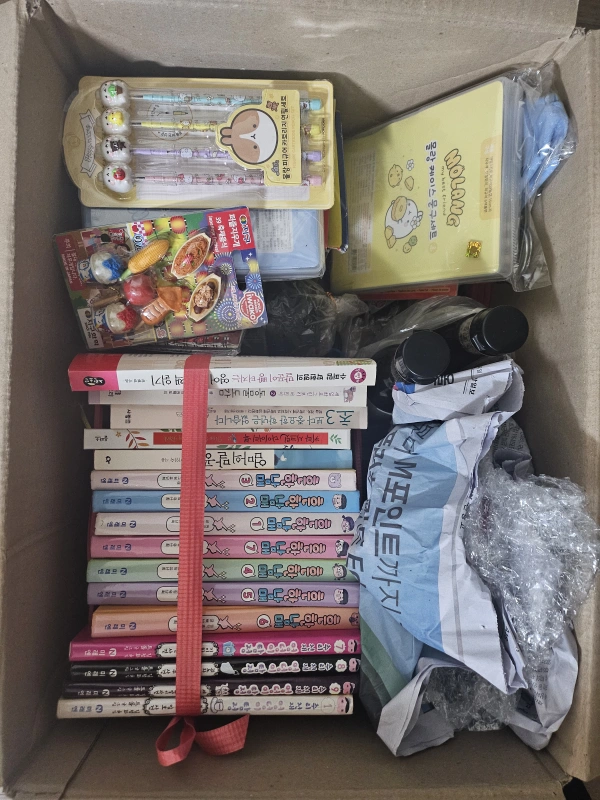 택배상자-책16권-문구류-컵등-생활용품