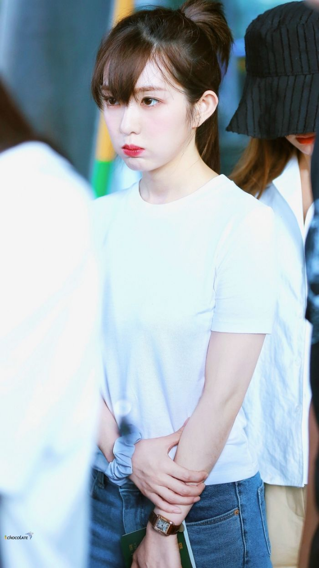 흰티에 청바지 아이린