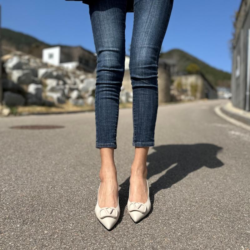 세라 빅터초이 여성 빅 로고 6CM 기본 데일리 슬링백 구두 크림베이지 PW21S303