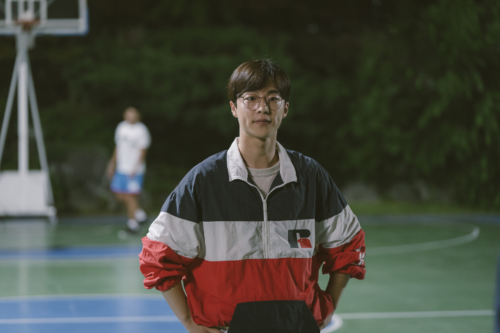 츄리닝옷을입고있는배인혁