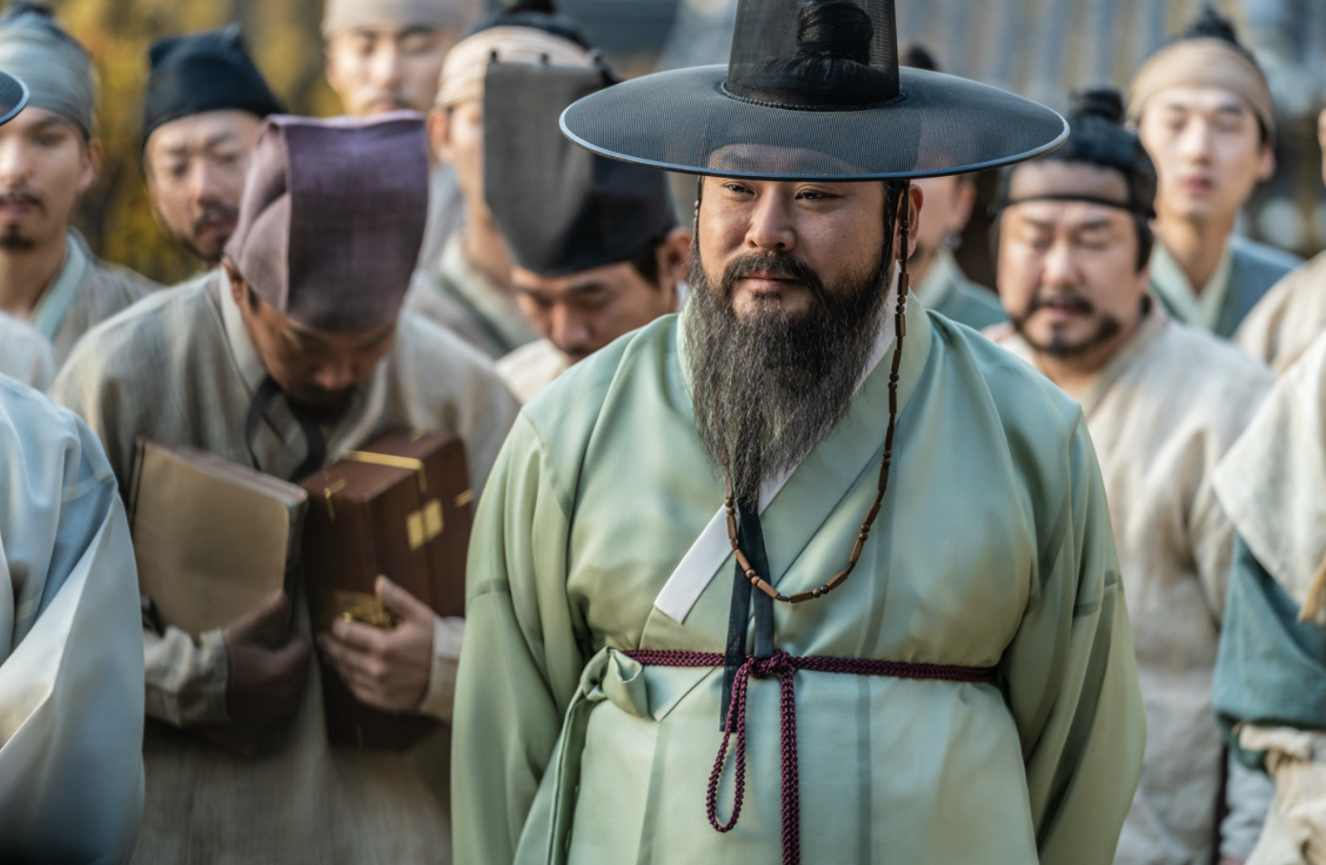 경수에게 의견을 묻는 이형익