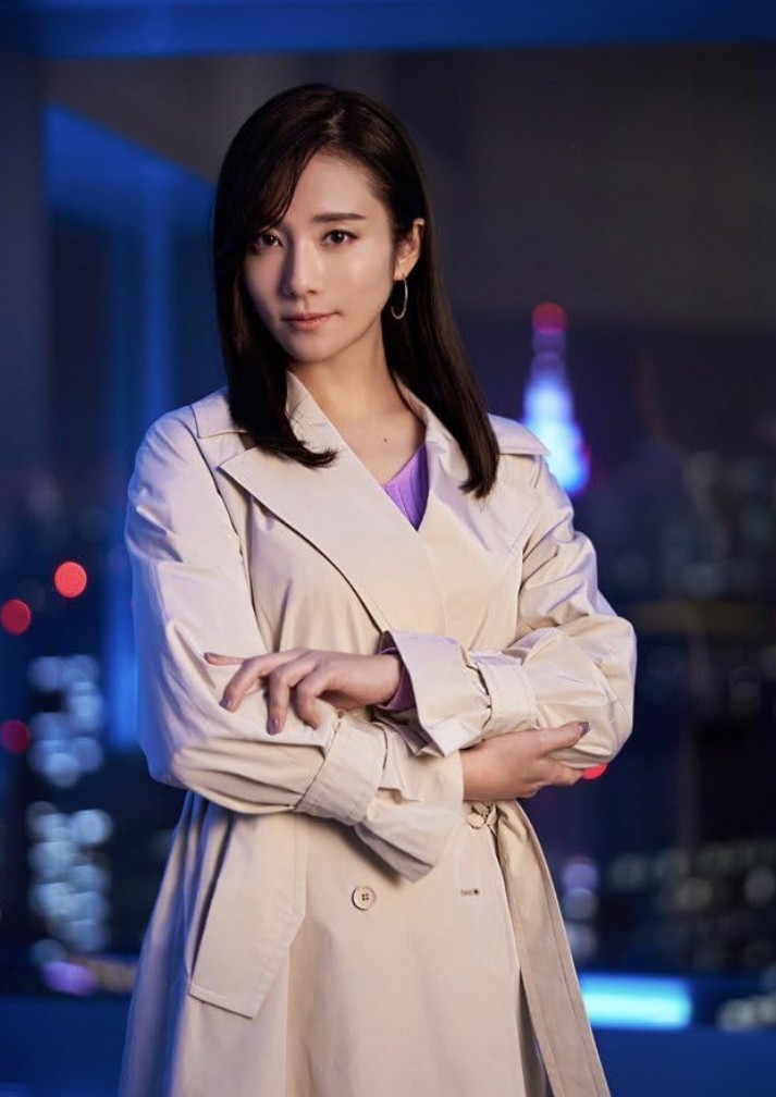 키무라 후미노 노가미 사에코 역으로 료와 의문의 관계가 있는 경시청 형사