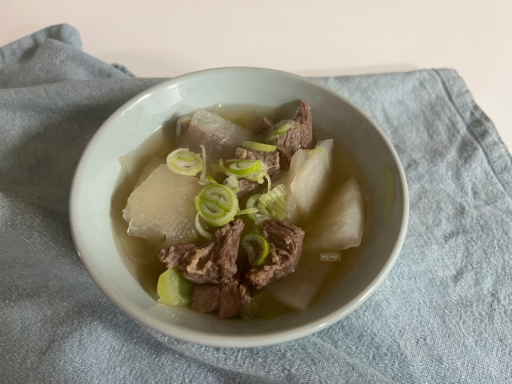 겨울이 되면 생각나는 소고기뭇국이에요
