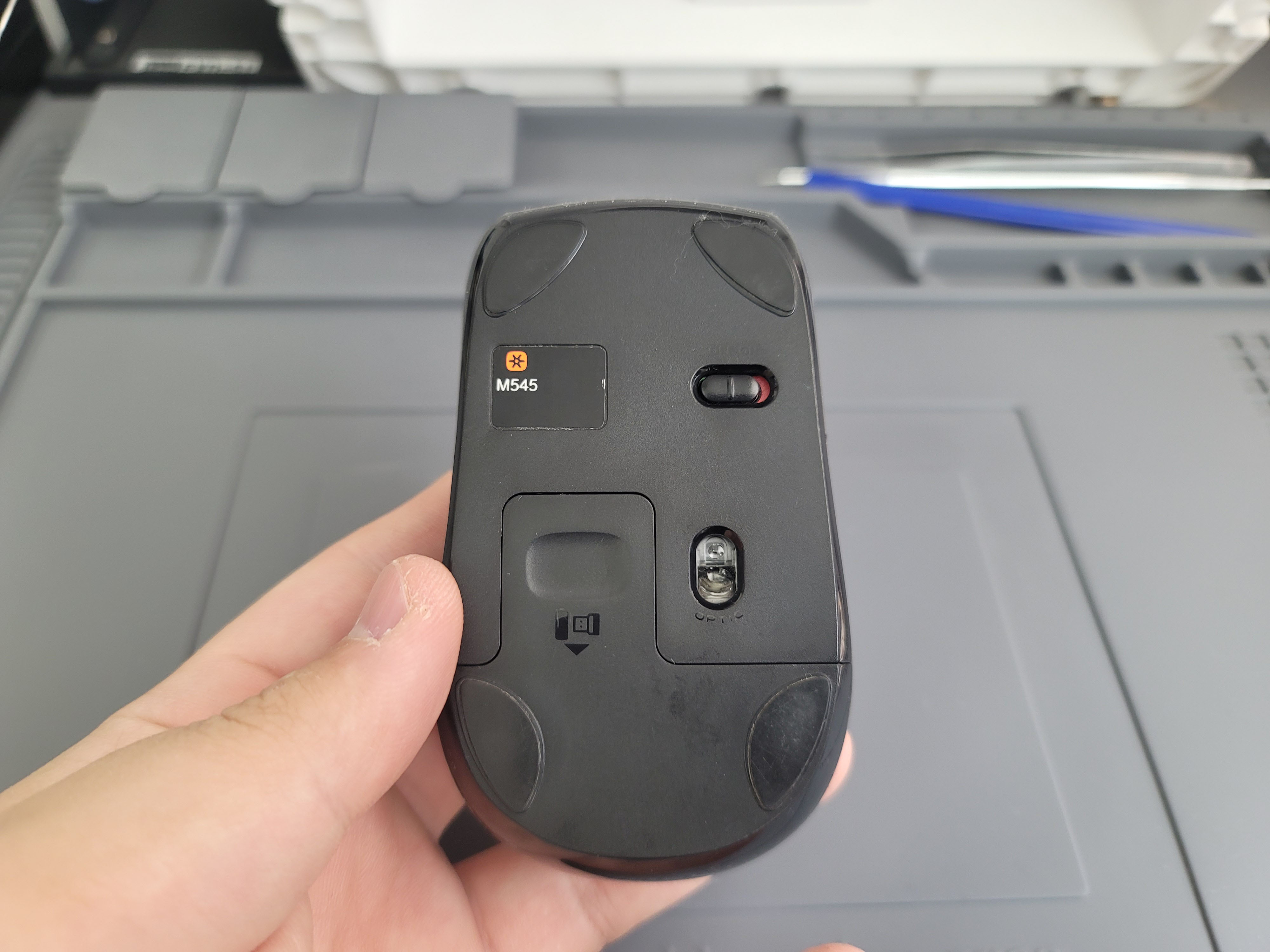 로지텍 M545 좌측 클릭 안됨 수리 완료 하판 모습
