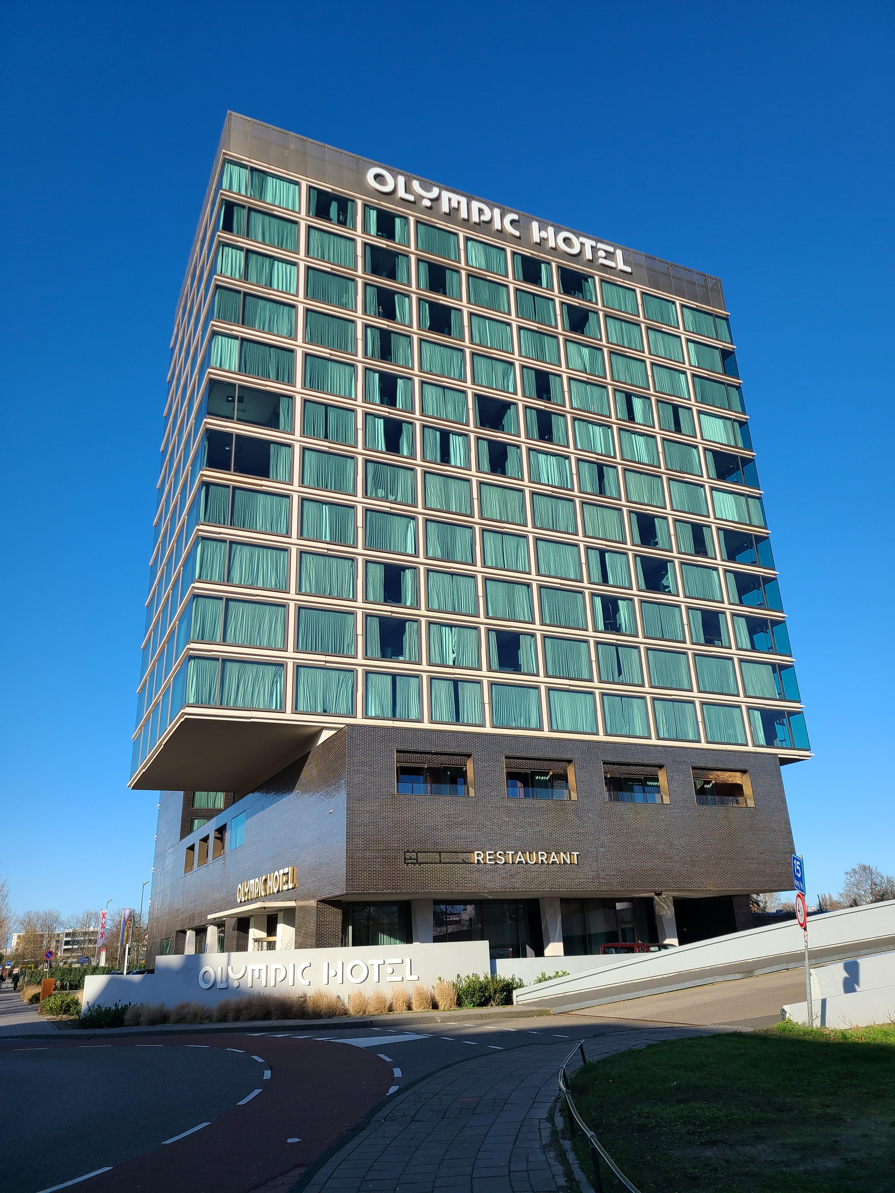 맑은날 olympic hotel 건물 외관