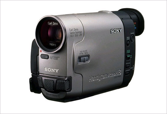 CCD-TR555 칼 자이즈 렌즈. 410만 화소 CCD