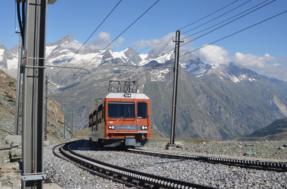 로셰드녜 톱니바퀴 열차가 달리는 모습