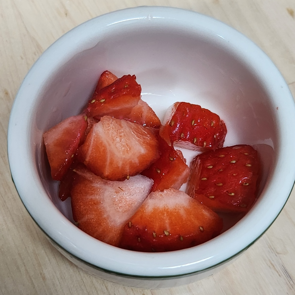 강아지 딸기 주는 법