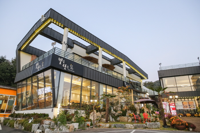 시흥 대형 카페 '빛담' (본점)