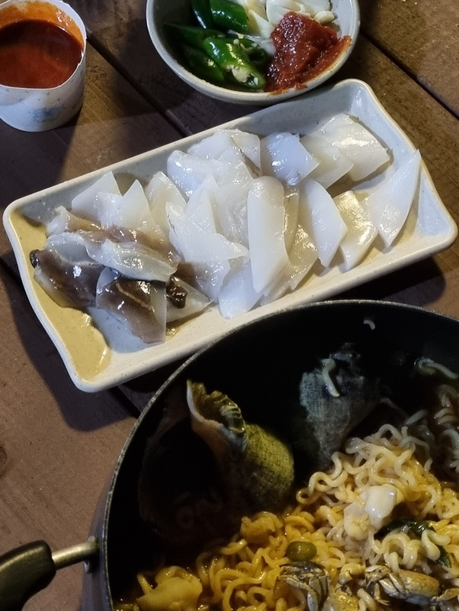 서포리에서-얻은-오징어회