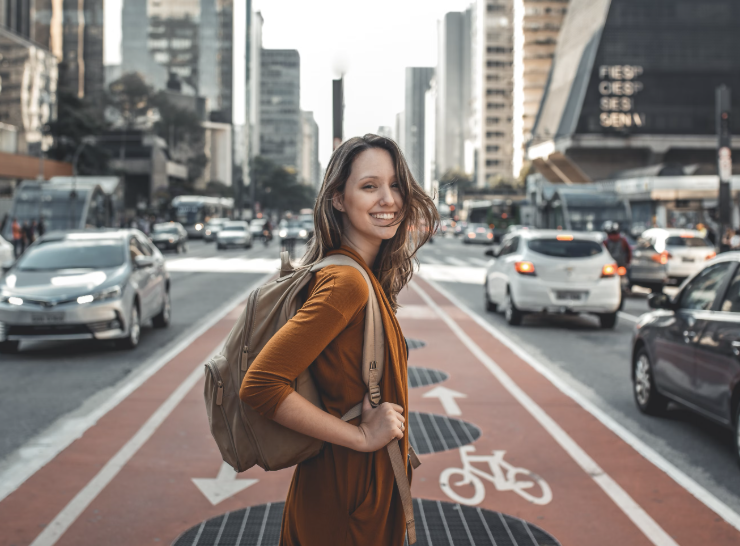 여자 혼자 여행 계획 세우기 사진