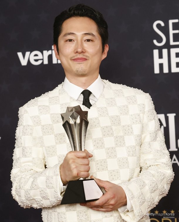 스티븐 연 &#39;남우주연상&#39; 수상에 이어 &#39;에미상&#39; 수상도 기대해볼까?