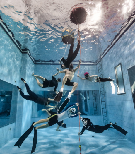 프리다이빙하는 사진