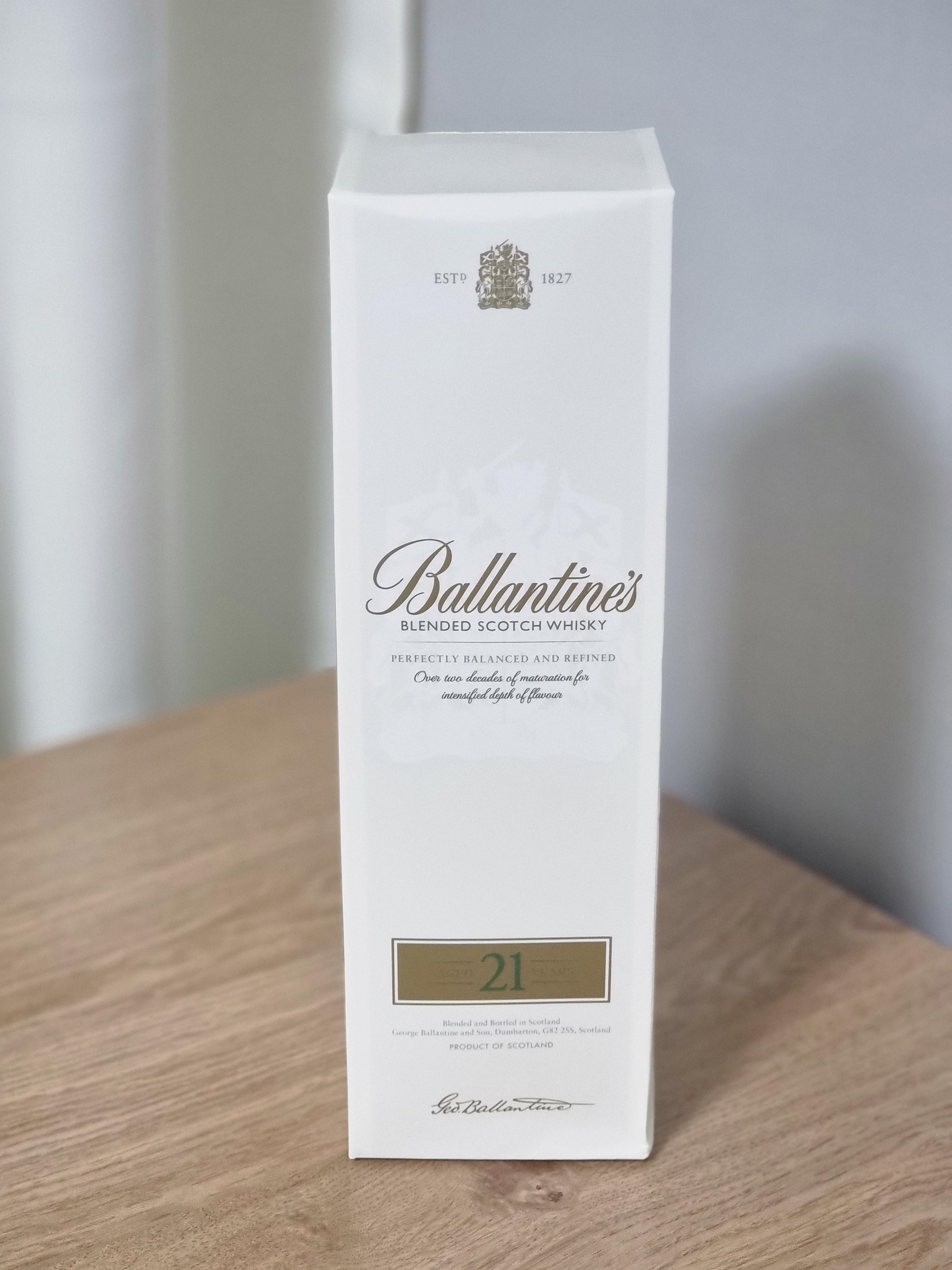 발렌타인 21년(Ballantine’s 21 Years Old) paper case.