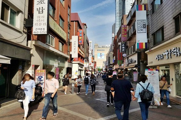 활기찬 건대 주변 상가 골목