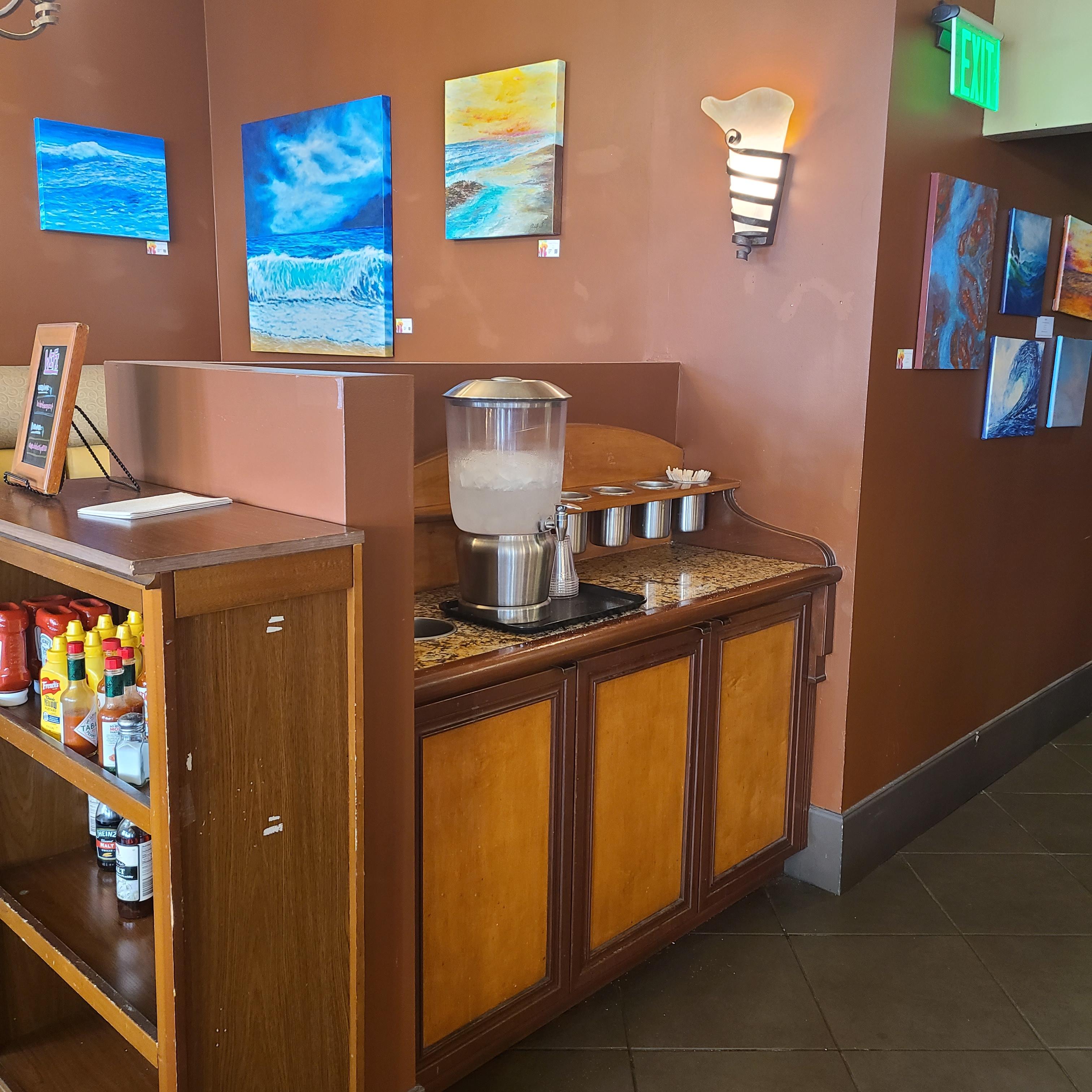 물을 담아놓은 디스펜서