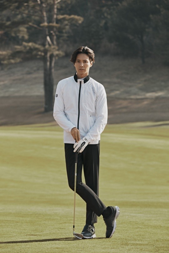 일 안하고 골프 치러댕긴다는 남자배우