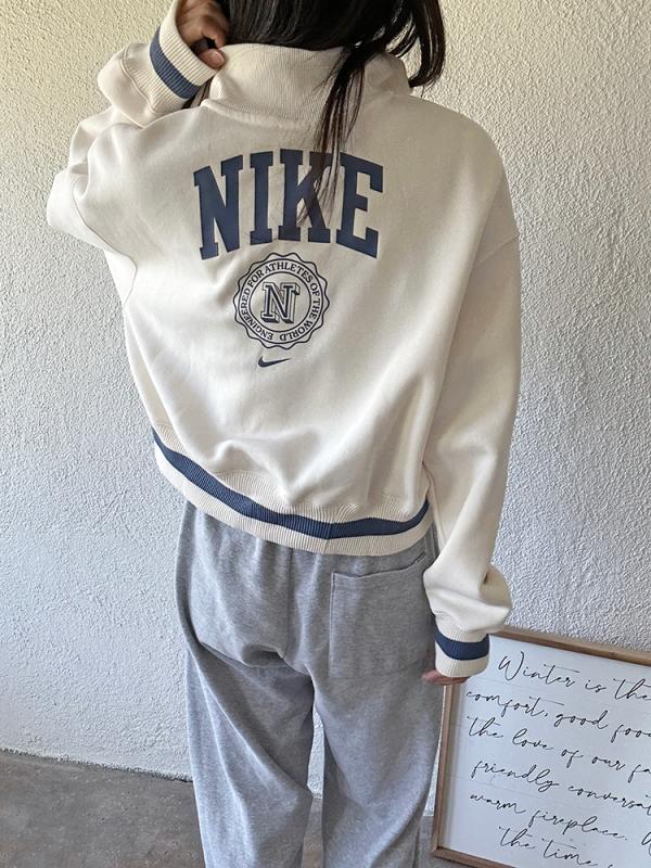 나이키 여성 오버사이즈 애슬레틱 패치로고 반집업 크롭 기모 맨투맨