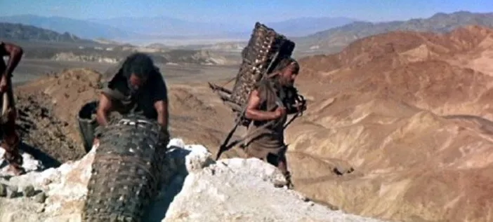 광산에서 일하는 노예들의 모습