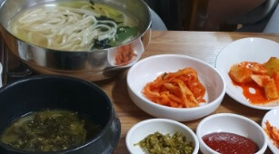 생방송투데이 인생식당 36년 정성의 엄마 칼국수 충남 공주시 칼국수 맛집 초가집