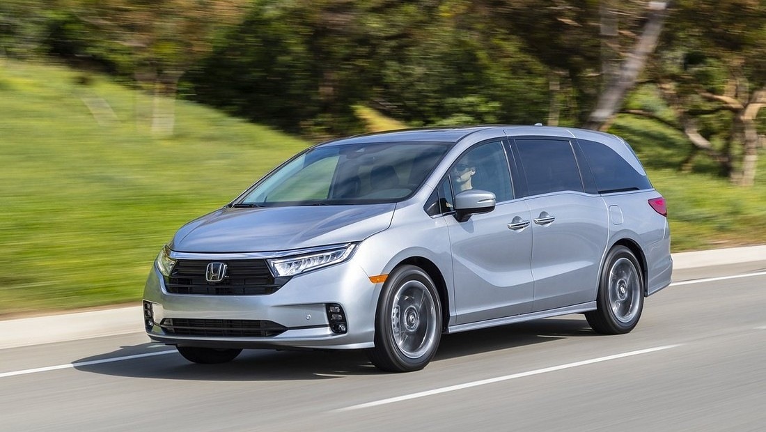 혼다 오딧세이 주행 전 측면 사진