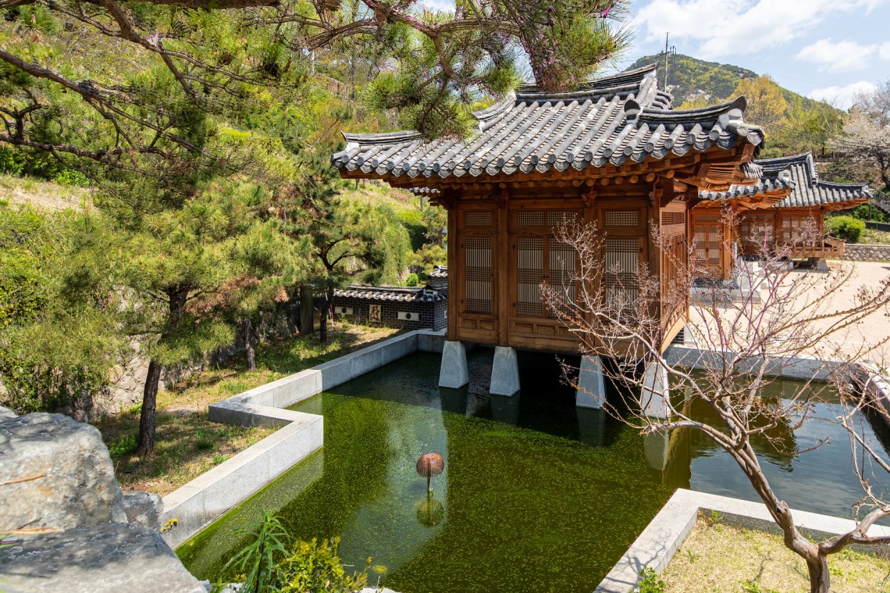 청운 문학도서관