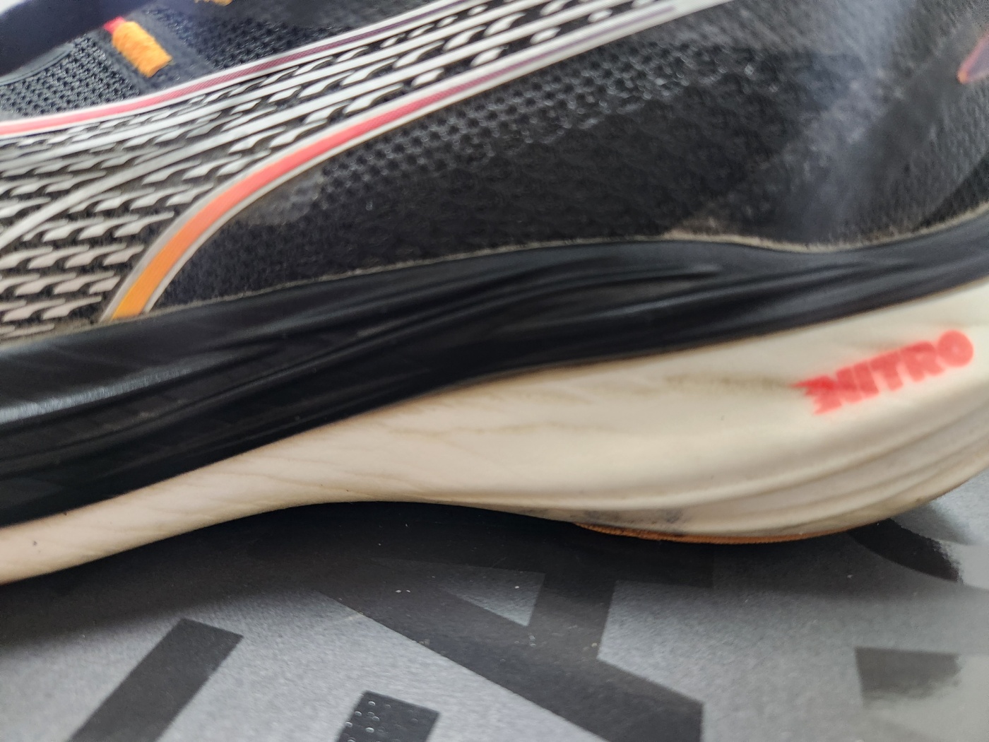 푸마 디비에이트 나이트로 3 미드솔