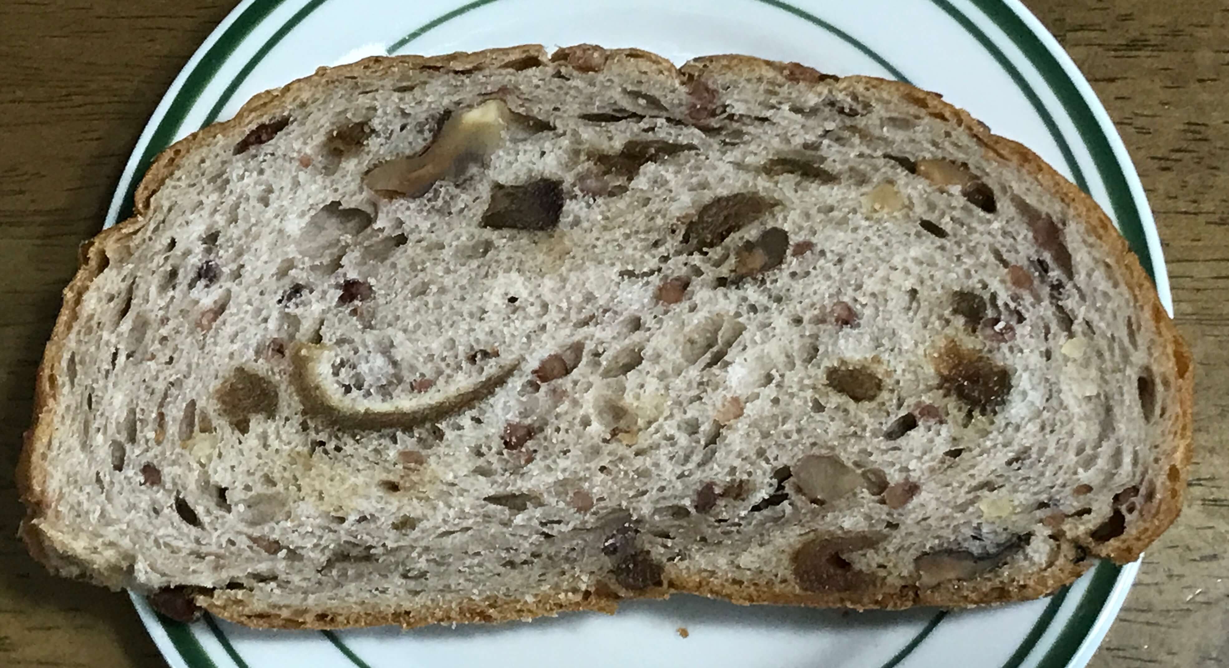 무화과호두 깜빠뉴 단면