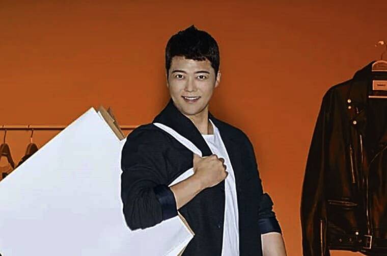 아나운서-출신-방송인-전현무