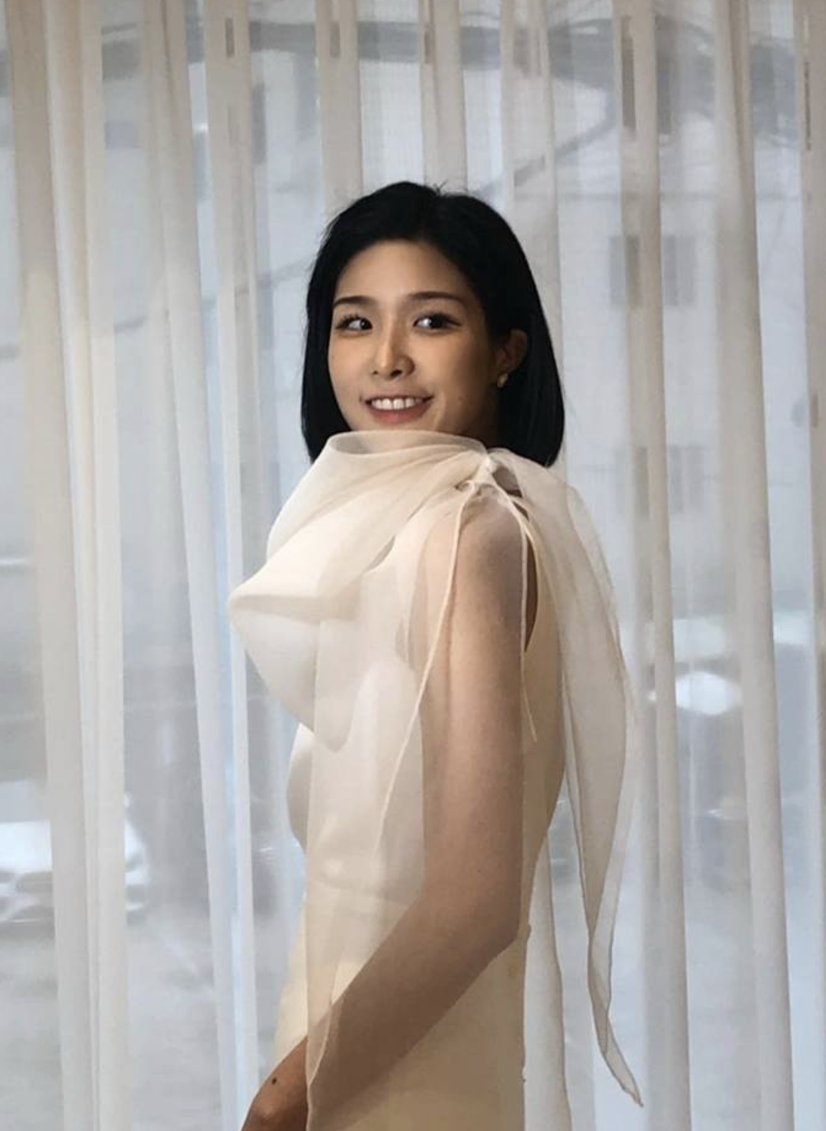 표바하 드레스 몸매