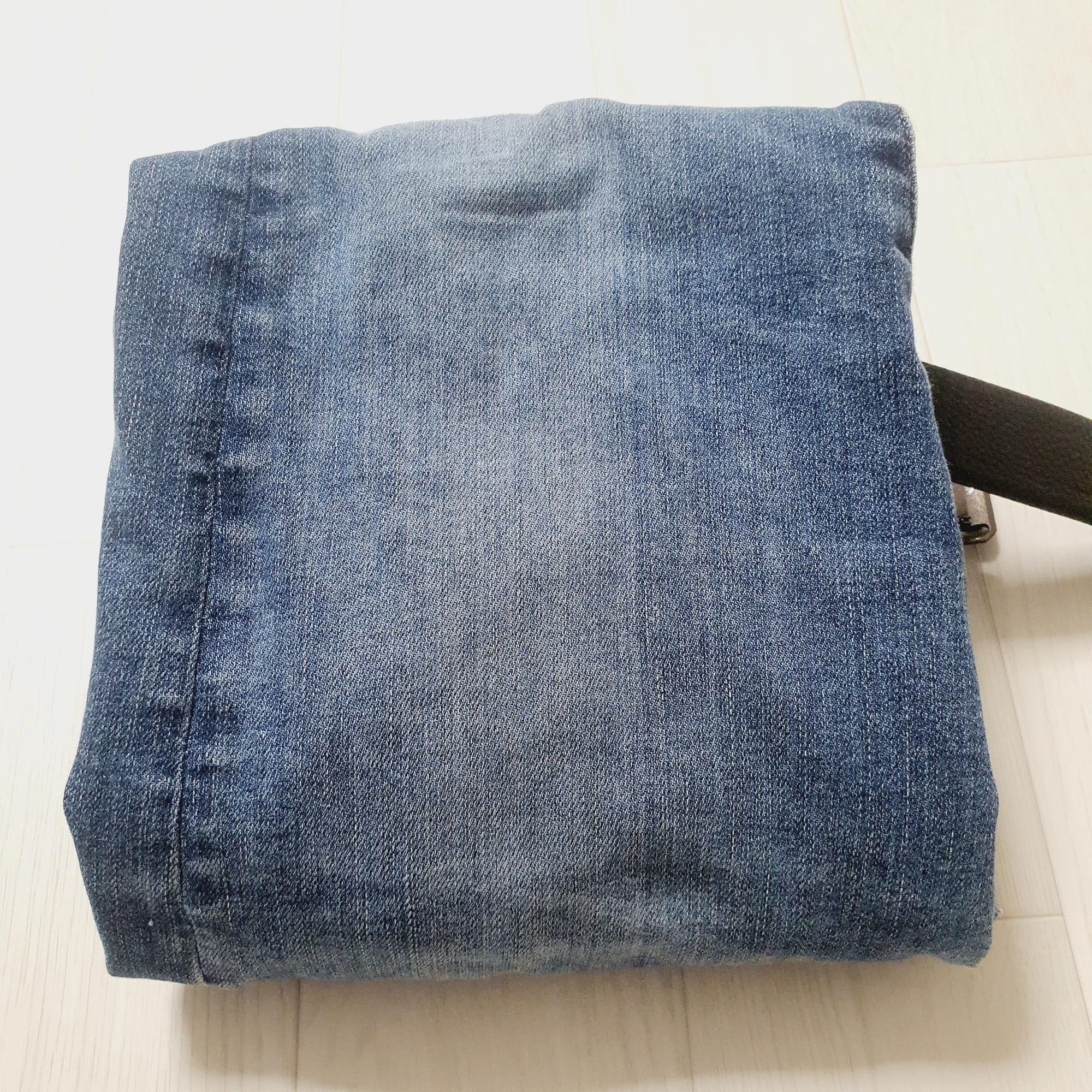 개어져있는-청바지